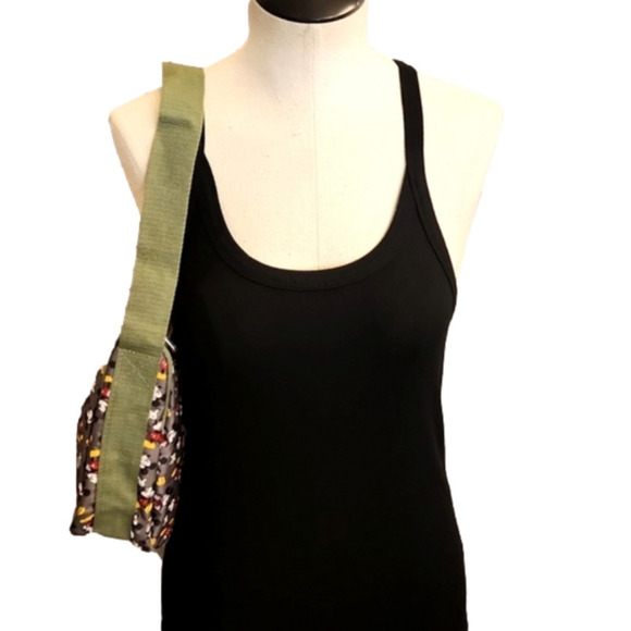 WOMENS Disney Army Green Mickey Mouse shoulder bag. - Picture 4 of 13